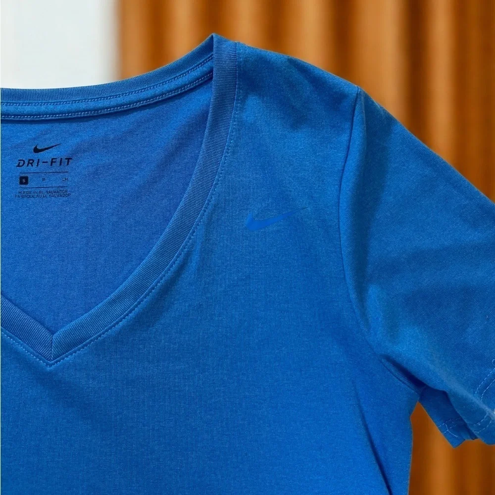 Like New! Nike Dri-Fit Active V-Neck Tee